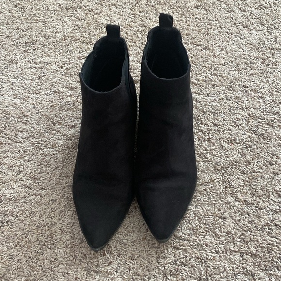 Women’s Old Navy Faux Suede Booties - Picture 5 of 7
